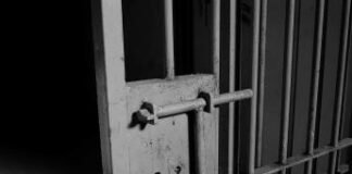 Hallan a reo ahorcado en penal de Tula