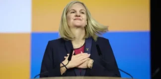 Kirsty Coventry primera mujer en presidir el COI