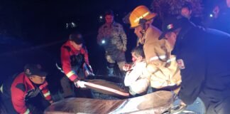 Tulancingo: Adulto mayor cae en canal de agua con su motocicleta