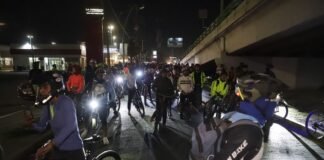 Ciclistas de Pachuca protestan con rodada nocturna en memoria de Froylán