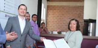 Entrega CEVI escrituras a 28 familias hidalguenses