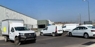 Trabajadores bloquean a Mercado libre en Puebla por falta de pago