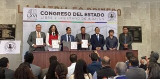 Firman acuerdo para combatir el rezago educativo en adultos