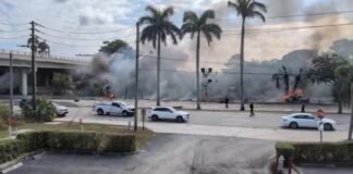Se desploma avioneta en Boca Ratón, Florida; accidente aéreo desata incendio
