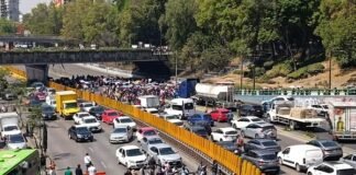 Continúan bloqueos del CNTE; rechaza aumento salarial y vacaciones extra