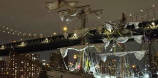 Buque escuela de la Marina de México choca contra Puente de Brooklyn