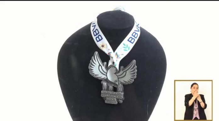 Presentan medallas y playeras del Maratón CDMX 2025