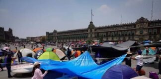 CNTE comienza retiro del plantón en el Zócalo