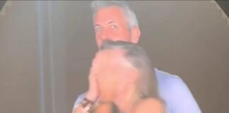 Chris Martin exhibe por accidente a pareja infiel en concierto de Coldplay