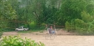 Hidalgo construirá puente peatonal tras exhibirse riesgo en Jacala