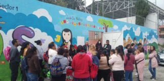 Padres exigen reinstalación de maestra en kínder de Pachuca