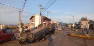 Reportan mujer lesionada tras volcadura en Tulancingo