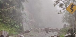 Derrumbes por lluvias bloquean la carretera México-Tampico