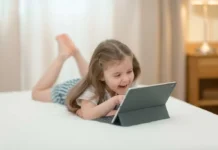 Expertos alertan sobre el uso excesivo de pantallas en niños y adolescentes