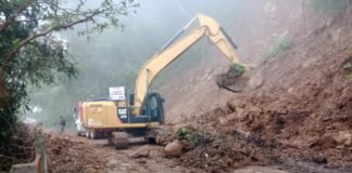 Refuerzan rehabilitación de caminos con más de 300 máquinas activas