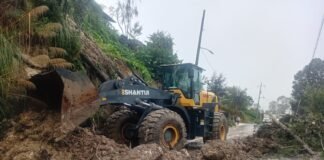 Despliegan maquinaria para remover miles de metros cúbicos de escombro