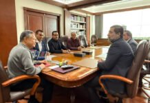 Menchaca refuerza vínculos con la industria de la construcción