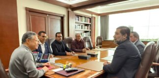 Menchaca refuerza vínculos con la industria de la construcción