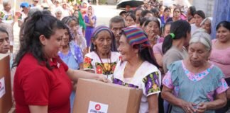 Coca-Cola distribuye agua y despensas en comunidades afectadas por Raymond