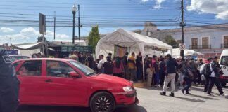 Enfrentamiento en tianguis por supuesta entrega de lugares