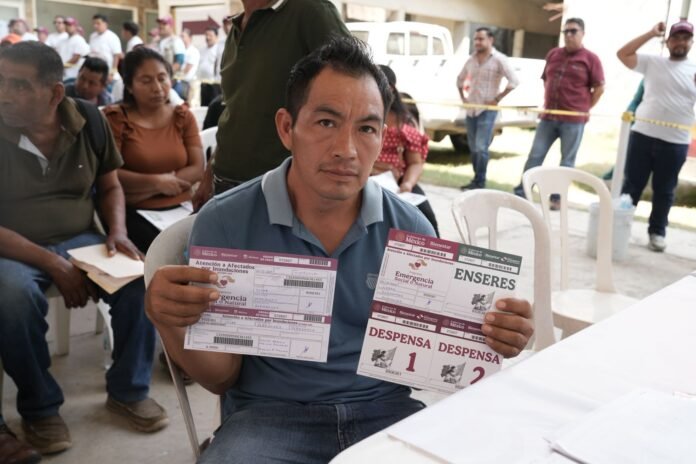 entrega vales apoyo a damnificados Huejutla (3)