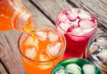 Gobierno y refresqueros buscan reducir uso de azúcar en bebidas