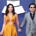 Olvida Nodal mencionar a su esposa al ganar un Latin Grammy