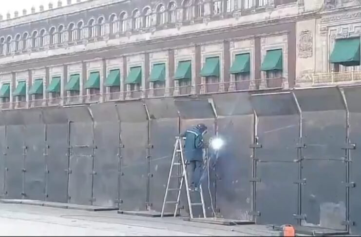 Resguardan Palacio Nacional ante marcha de la Generación Z