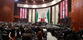 Diputados guardan minuto de silencio por Carlos Manzo
