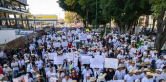 Multitudinaria marcha en Uruapan; exigen justicia tras asesinato del alcalde