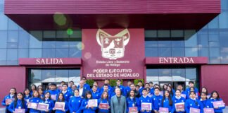 Entrega Menchaca 10 mil tabletas a estudiantes de Hidalgo