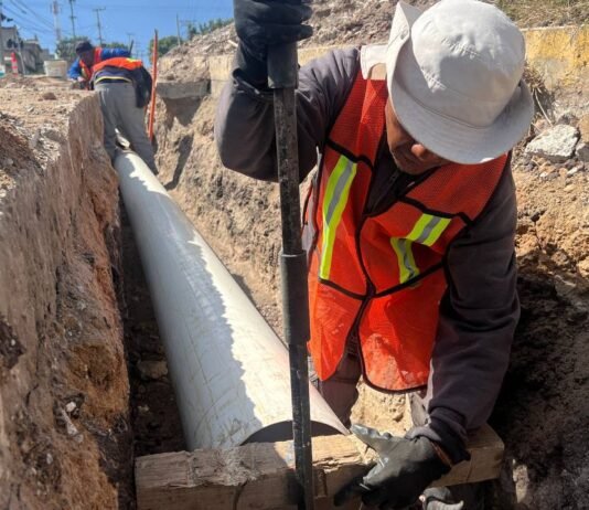 Caasim moderniza red de agua potable en Mineral de la Reforma