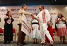 Entrega Menchaca apoyos para el Fortalecimiento Artístico y Cultural