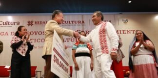 Entrega Menchaca apoyos para el Fortalecimiento Artístico y Cultural