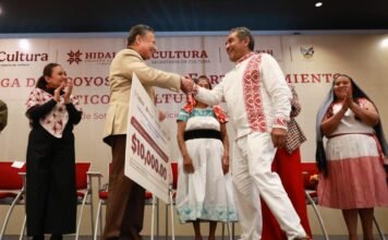 Entrega Menchaca apoyos para el Fortalecimiento Artístico y Cultural