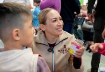 Entrega gobierno de Tepeji Kits invernales a familias vulnerables