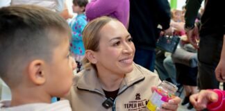 Entrega gobierno de Tepeji Kits invernales a familias vulnerables