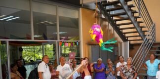 Adultos mayores celebran la Navidad en emotiva posada del DIF