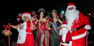 Gran Desfile Navideño llena de alegría las calles de Huejutla
