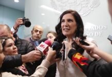 Kenia López Rabadán exige verdad y justicia para victimas del tren