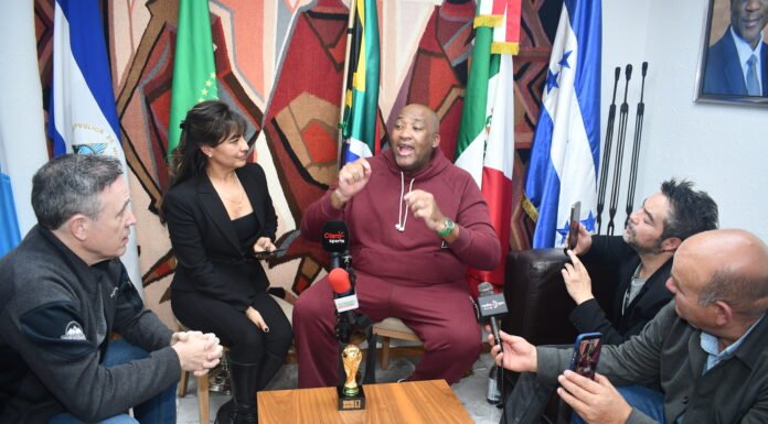 En partido inaugural, Sudáfrica le ganará a México: Ministro McKenzie