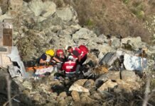 Cae camión a barranco, hay dos lesionados en Hidalgo