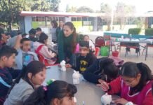 Impulsan inclusión y creatividad en taller de pintura en cerámica