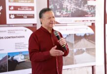 Menchaca supervisa pavimentación en Cerro Colorado