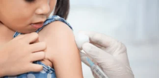 Vacunas contra el sarampión; la meta es aplicar 2.5 millones por semana