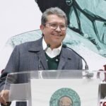 Monreal llama a servidores públicos a actuar con humildad