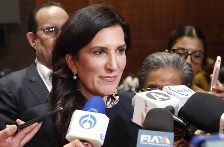 “No llegamos todas”: Kenia López señala deuda con las mujeres