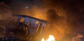 Incendio arrasa con vehículos en corralón de Tizayuca