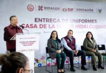 Julio Menchaca fortalece la educación de niñas y jóvenes con apoyos escolares en Hidalgo