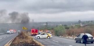 Narco bloqueos y quema de vehículos sacuden la zona sur de Hidalgo